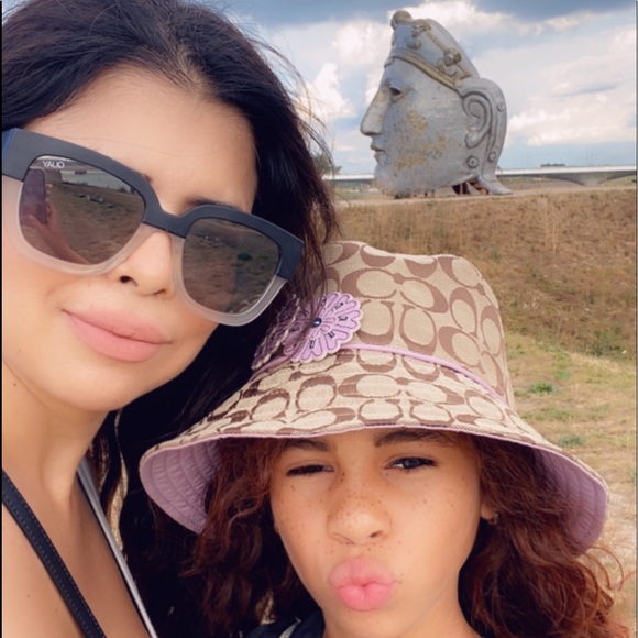 Meet your Posher, Sasha - Picture 1 of 4